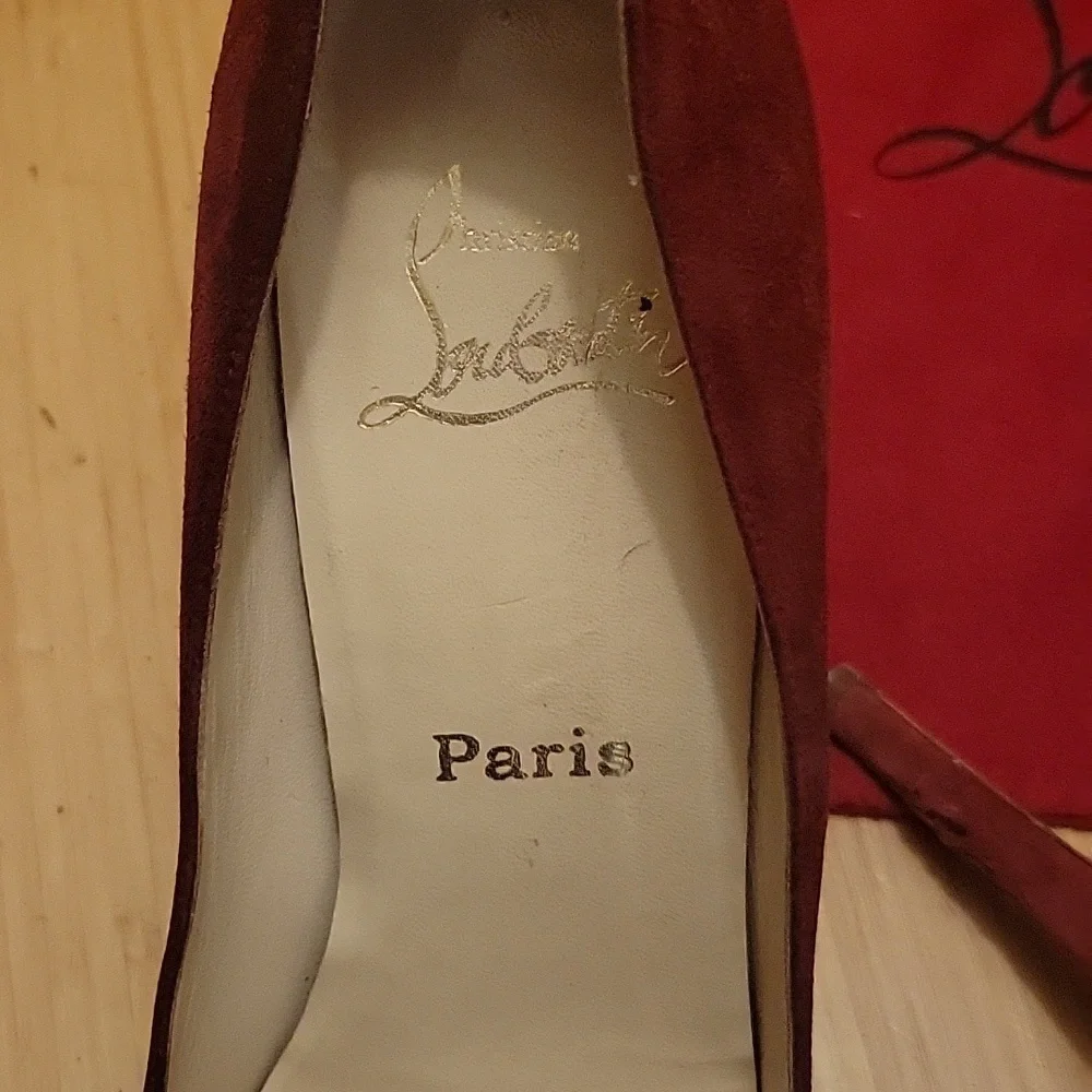 Christian Louboutin Burgundy Suede Round-Toe Pumps Size 39 Fits Size 8 The Best - Picture 7 of 8
